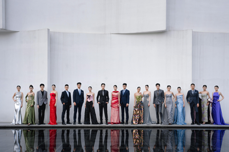 一群人站在一起

描述已自动生成