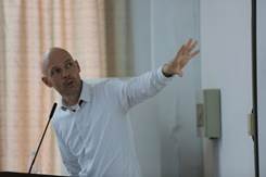 说明:E:\1、9728太阳集团\2、系部事务\服装学院 中央圣马丁讲座\2.jpg